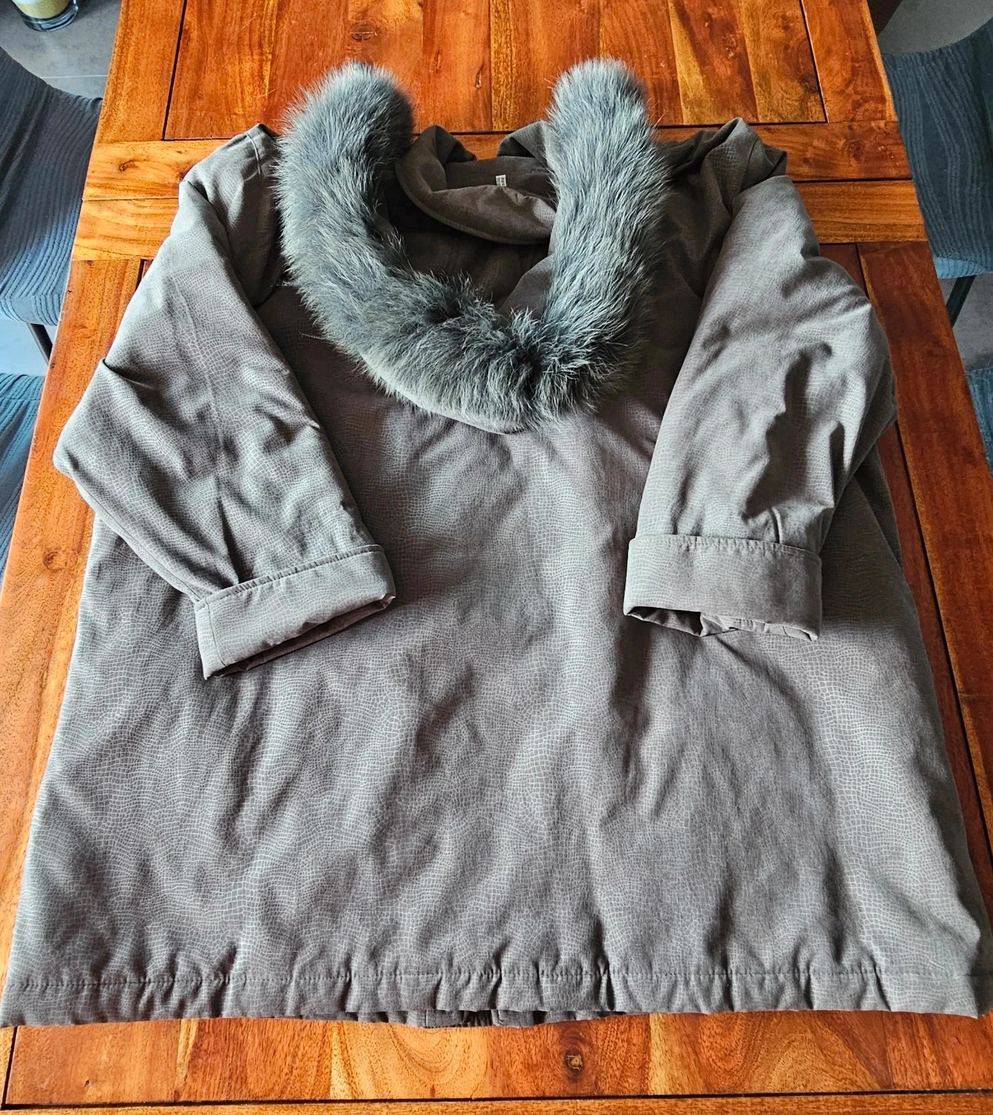 Parka femme mi-longue verte à capuche avec fausse fourrure amovible – veste d'hiver élégante – photo 4